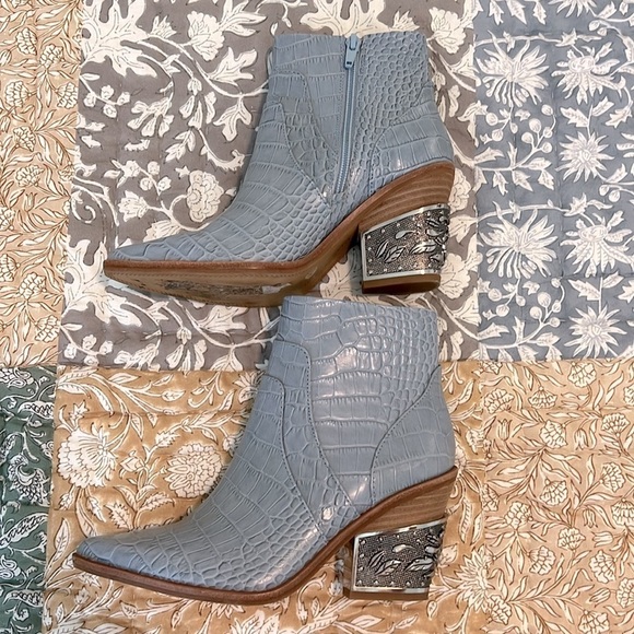 Gianni Bini Eviee Croco Metal Heel Western Country Booties Blue Size 5.5 - Picture 8 of 14